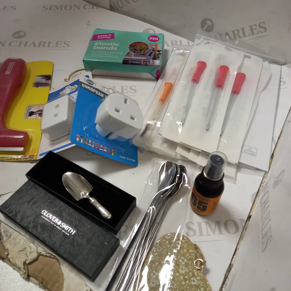 ASSORTED HOUSEHOLD ITEMS 