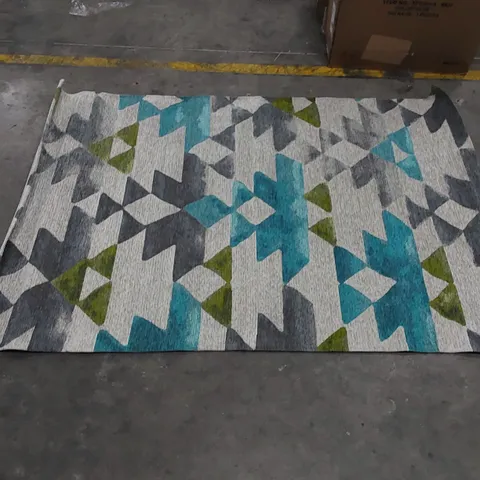 SMART HALI RUG // SIZE: 135 X 200cm
