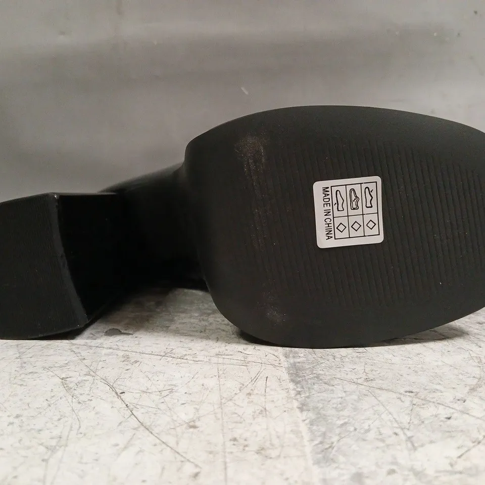 BOXED PAIR OF KOI DARKBLOOM BLACK PATENT PLATFORM HEELS SIZE UK 6