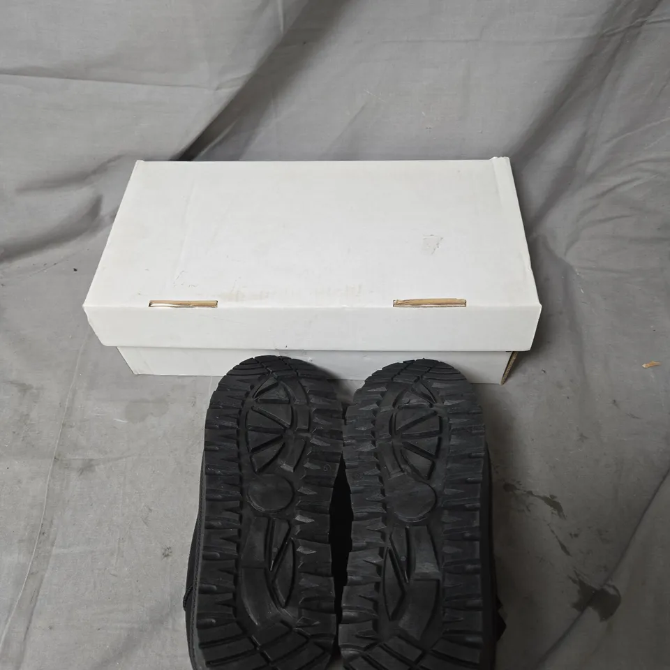 MELROSE BLACK SLIPPERS – UK SIZE 5