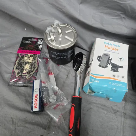 APPROXIMATELY 15 ASSORTED VEHICLE PARTS/ACCESSORIES TO INCLUDE FILTER, SPARK PLUG, AIR FRESHENER ETC 