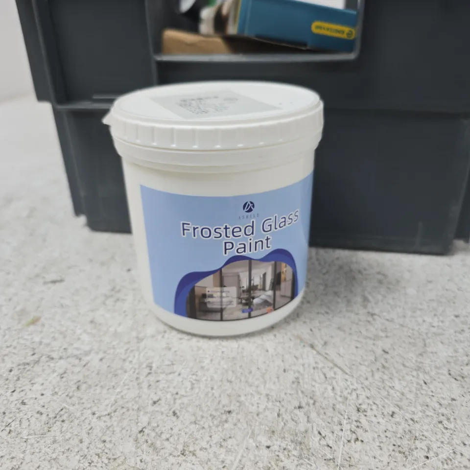 TOTE OF APPROXIMATELY 12 ASSORTED ITEMS TO INCLUDE: FROSTED GLASS PAINT
