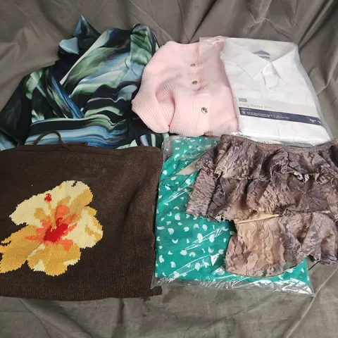 BOX OF APPROXIMATELY 20 ASSORTED CLOTHING ITEMS TO INCLUDE - DRESS, SKIRT, SHIRT, ETC