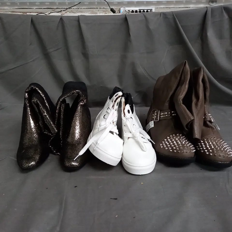APPROXIMATELY 10 PAIRS OF ASSORTED WOMEN SHOES IN VARIOUS STYLES AND SIZES
