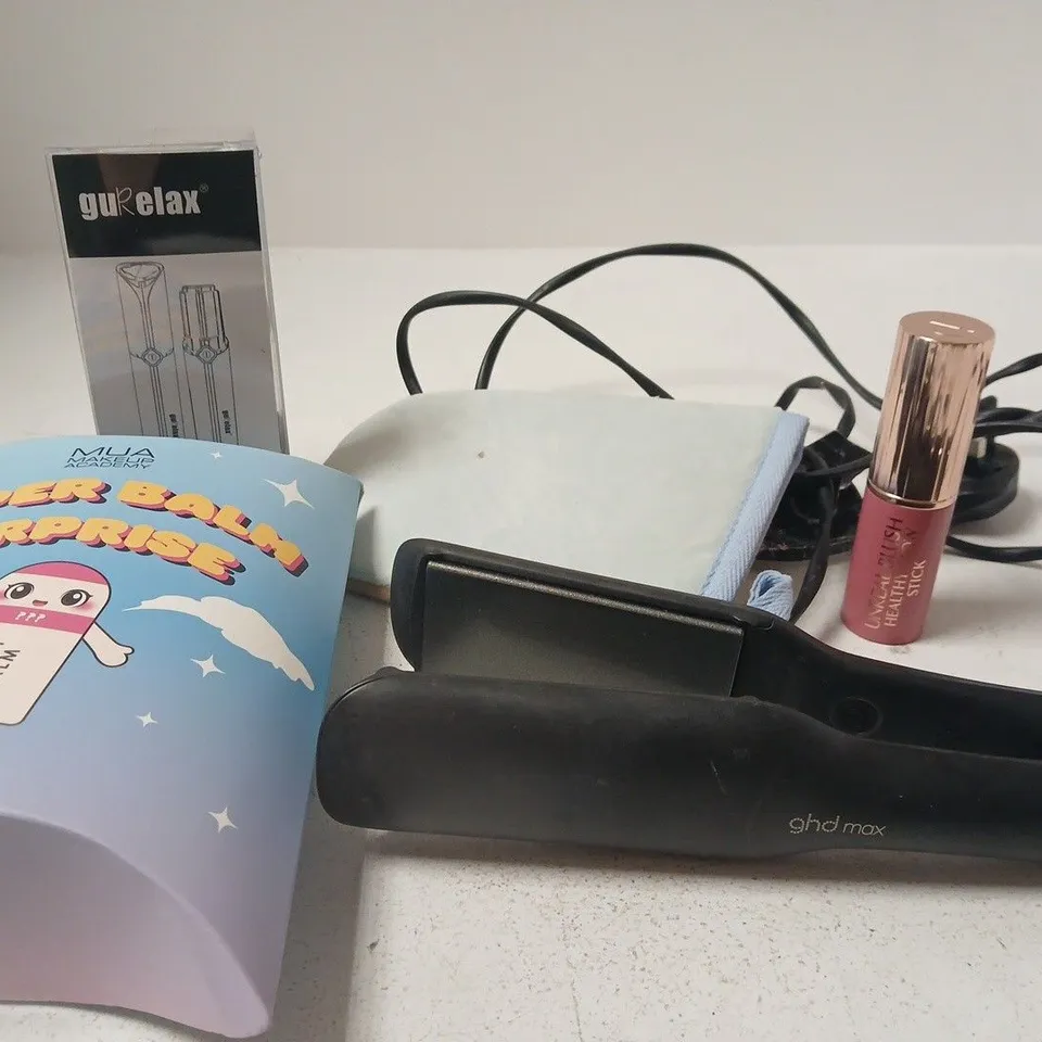 APPROX 12 ASSORTED BEAUTY PRODUCTS TO INCLUDE SUPERBALM SUPRISE, GHD STRAIGHTENERS, UNREAL BLUSH GLOW STICK, ETC