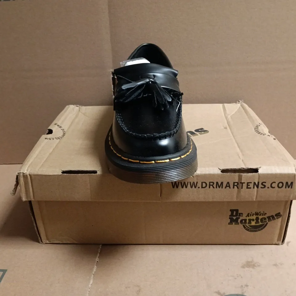 BOXED PAIR OF DR MARTENS LOAFERS IN BLACK SIZE UK 5