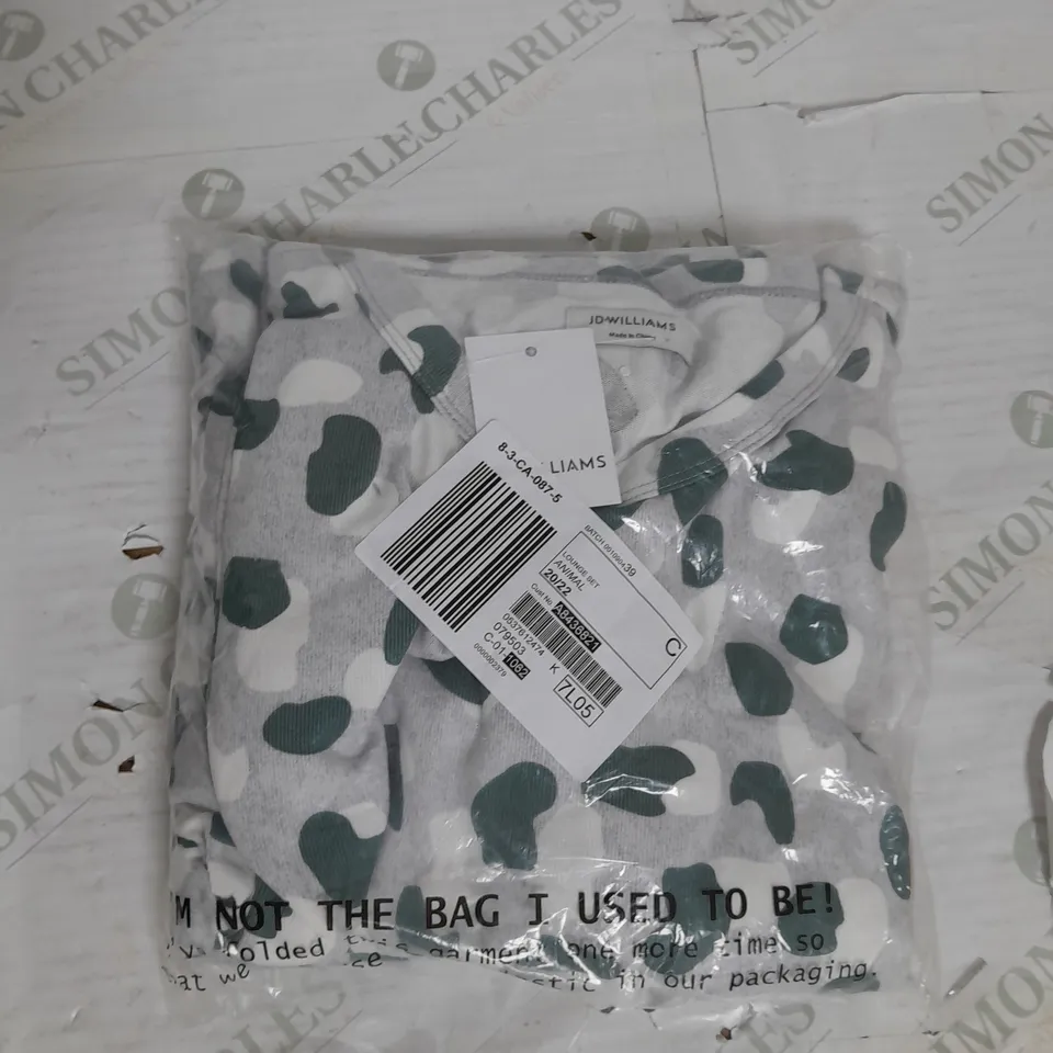 JD WILLIAMS LOUNGE SET IN GREEN AND GREY ANIMAL PRINT SIZE 20/22