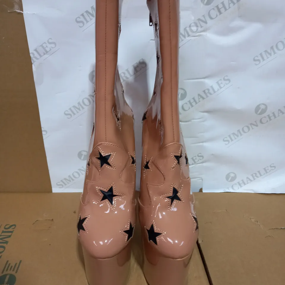 BOXED PAIR OF HELLA HEELS SAVE A HORSE HIGH HEELS SIZE 8