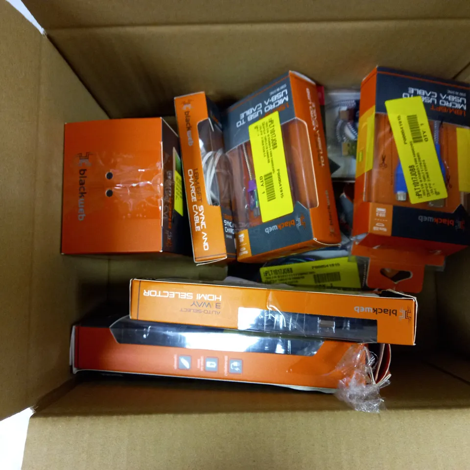 LOT OF APPROXIMATELY 9  BLACKWEB PRODUCTS TO INCLUDE SLIM POWER BANK, AUTO-SELECT 3 WAY HDMI SELECTOR, SYNC AND CHARGE CABLE