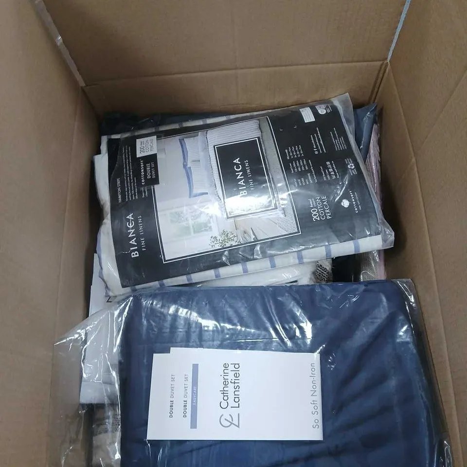 BOX OF APPROXIMATELY 10 ASSORTED HOUSEHOLD ITEMS TO INCLUDE CATHERINE LANSFIELD DOUBLE DUVET SET, BIANCA FINE LINENS DOUBLE DUVET SET ETC