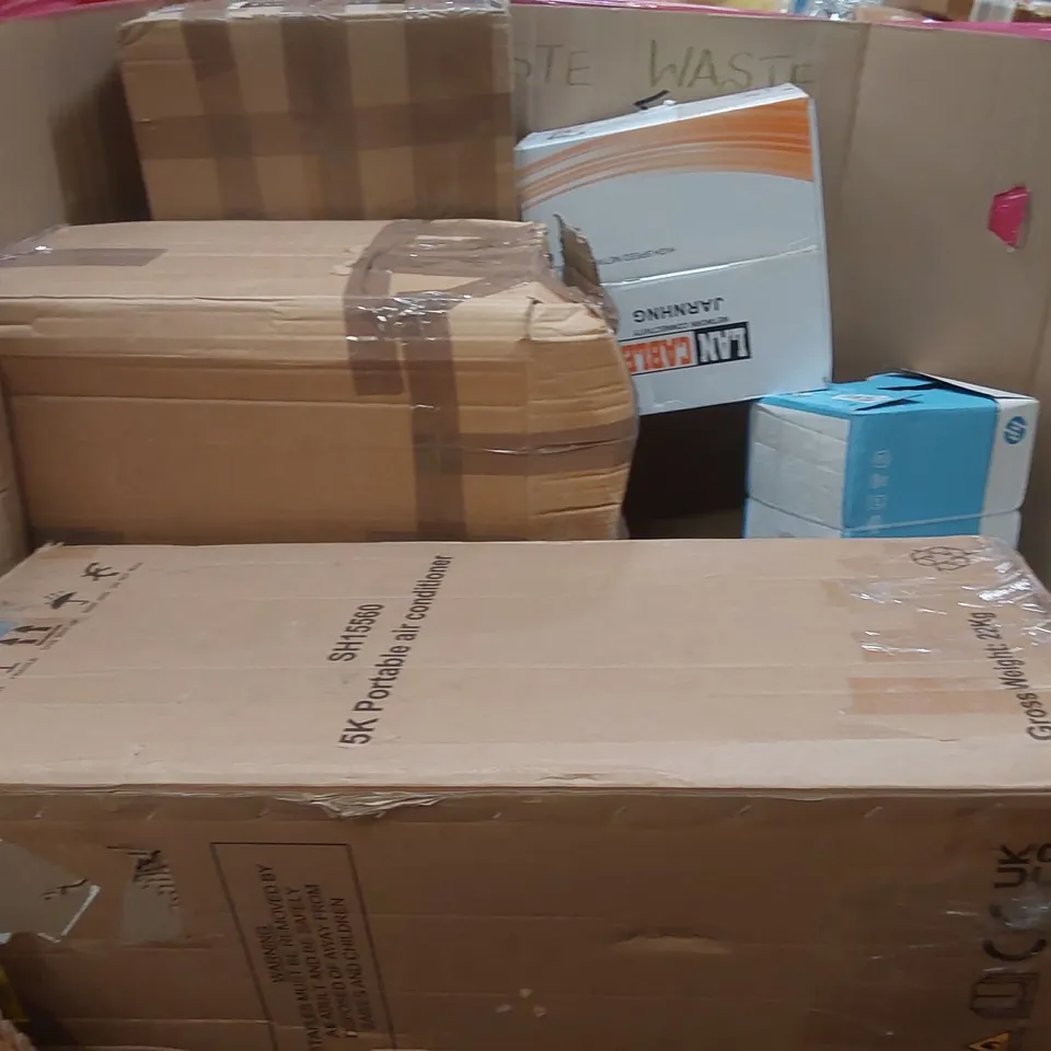 PALLET OF ASSORTED ITEMS INCLUDING: PLAYPENS, CLAW MACHINE TOY, CEILING FAN LIGHT, FOLDING PLAYMAT ECT