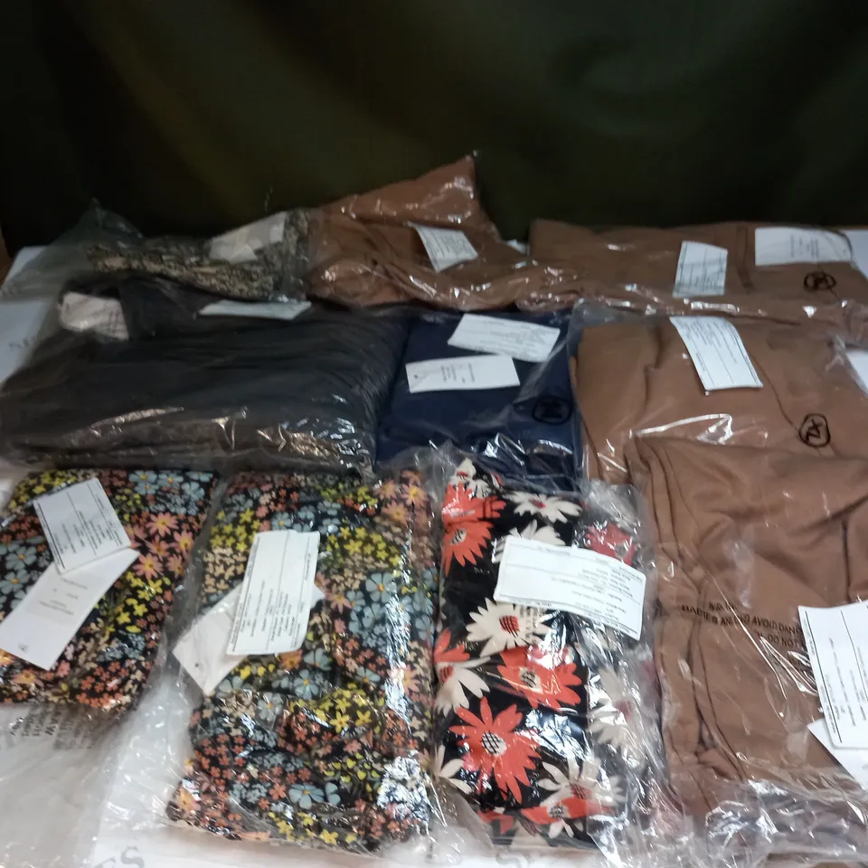 BAG OF APPROX 10 ASSORTED CLOTHING ITEMS TO INCLUDE - MAISON DE NIMES - EMELIA