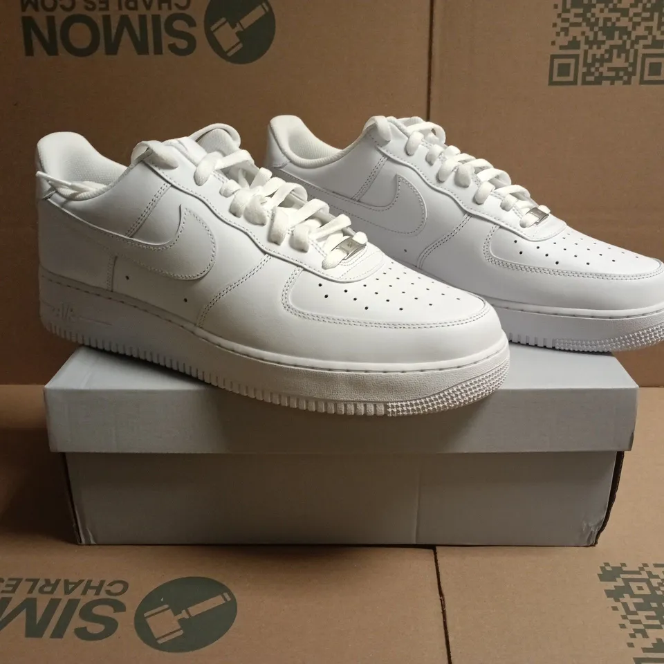 BOXED PAIR OF NIKE AIR FORCE 1 '07 TRAINERS IN WHITE SIZE UK 13