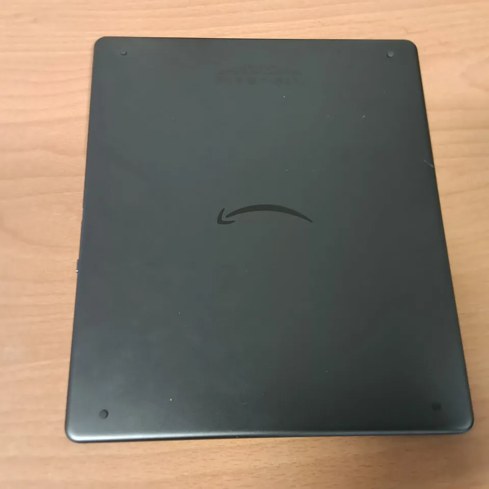 AMAZON KINDLE E-READER IN FOLDING GREY CASE - C4A6T4