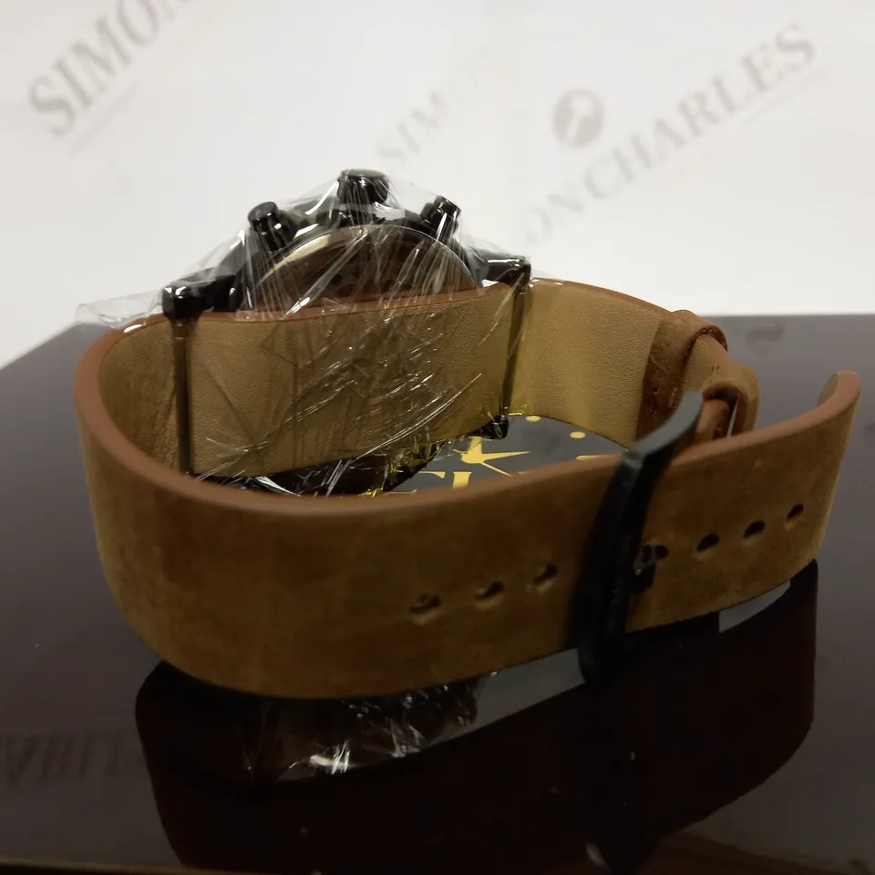 HELMA DH VINTAGE STYLE SUEDE STRAP WRISTWATCH
