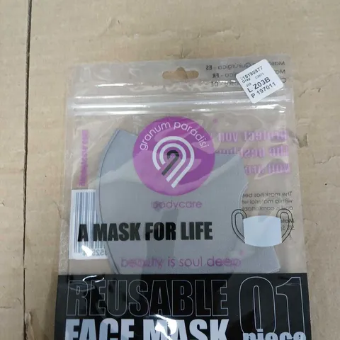 BOX OF APPROXIMATELY 300 REUSABLE FACE MASKS - GREY