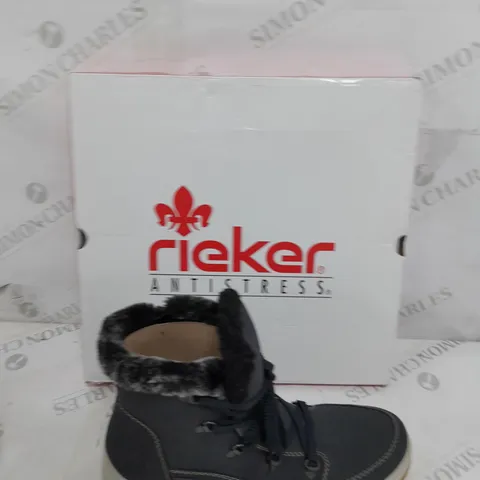 BOXED PAIR OF RIEKER WARM HIKING BOOTS IN NAVY UK SIZE 6.5