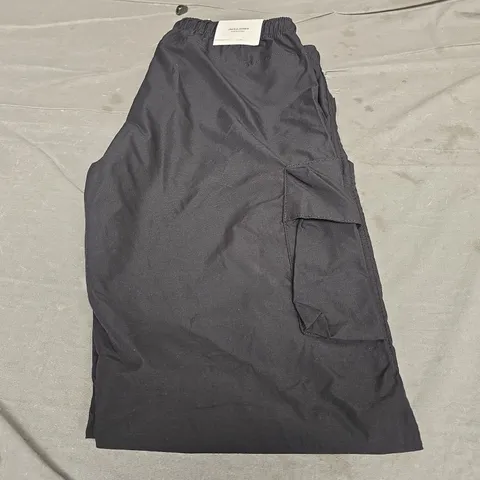 JACK AND JONES RELAXED FIT CARGO PANTS - SIZE LARGE