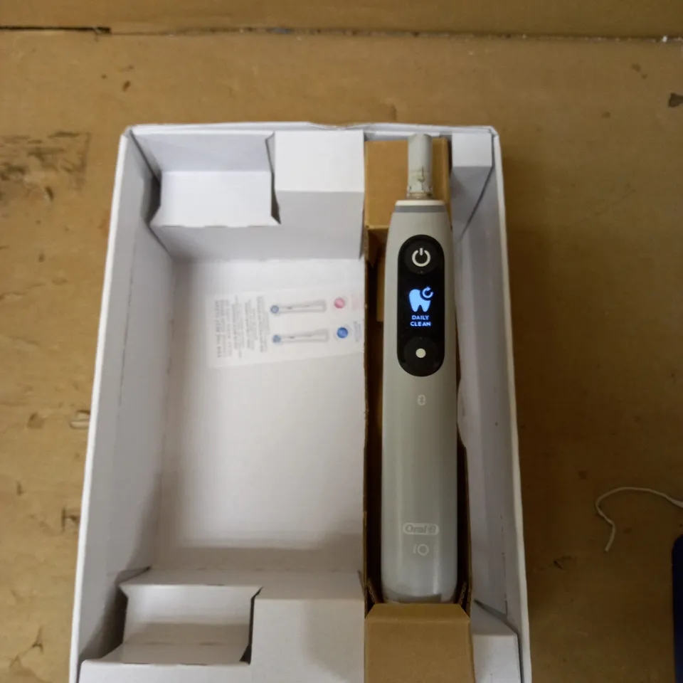 ORAL-B IO6 ELECTRIC TOOTHBRUSH