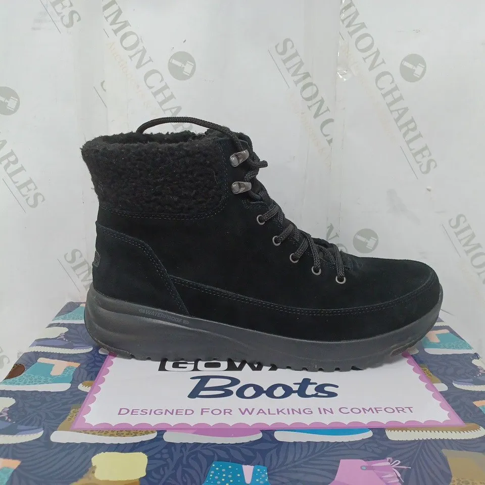 BOXED PAIR OF SKECHERS ON-THE-GO STELLAR WATERPROOF LACE UP BOOTS IN BLACK SIZE 7