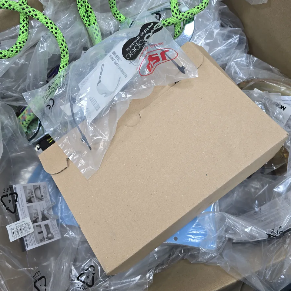 APPROXIMATELY 30 ASSORTED TOOL ITEMS TO INCLUDE SANDING DISCS, FACESHIELD, SAFETY GLASSES, ETC