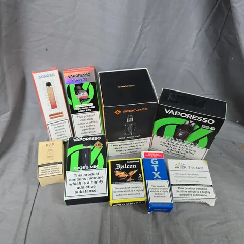 APPROXIMATELY 30 ASSORTED VAPES, E-CIGARETTES & ACCESSORIES TO INCLUDE GEEKVAPE SONDER, INNOKIN PZP COIL, VAPORESSO ZROS 5 MINI, ETC