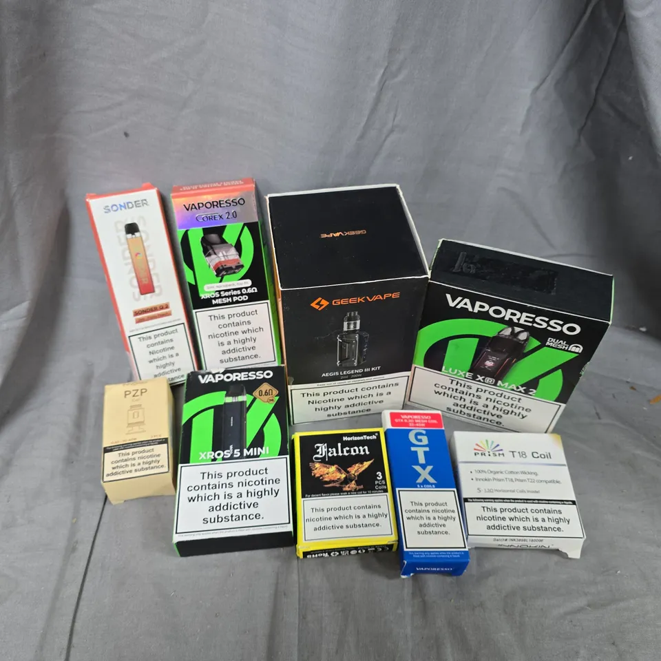 APPROXIMATELY 30 ASSORTED VAPES, E-CIGARETTES & ACCESSORIES TO INCLUDE GEEKVAPE SONDER, INNOKIN PZP COIL, VAPORESSO ZROS 5 MINI, ETC