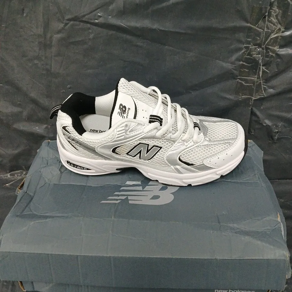BOXED PAIR OF NEW BALANCE 530 BLACK/WHITE UK 5