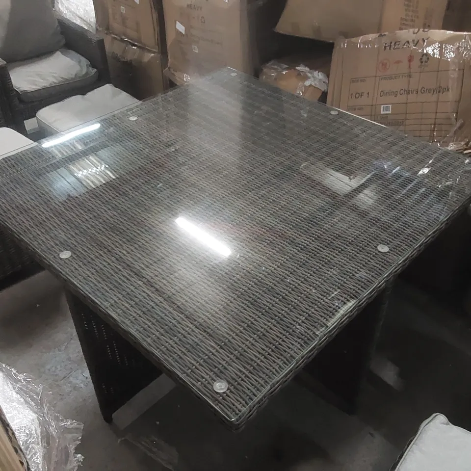 DESIGNER 8-PERSON GARDEN DINING SET