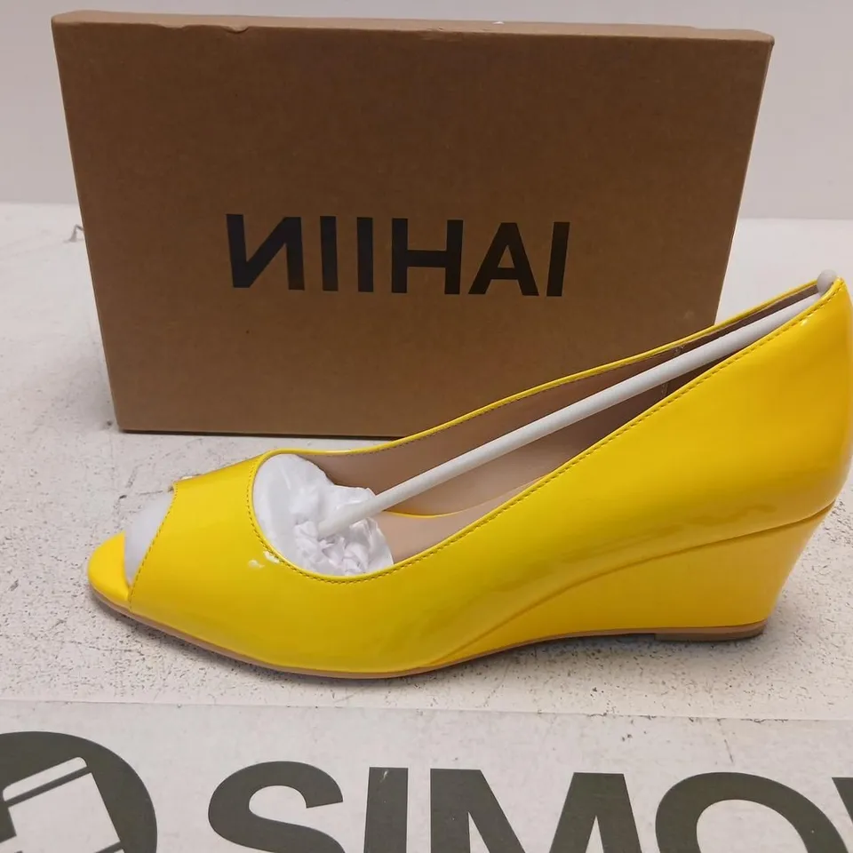 NIIHAI YELLOW OPEN-TOE MULE WEDGE HEELS – UK 8 (EU 41) (BOXED)