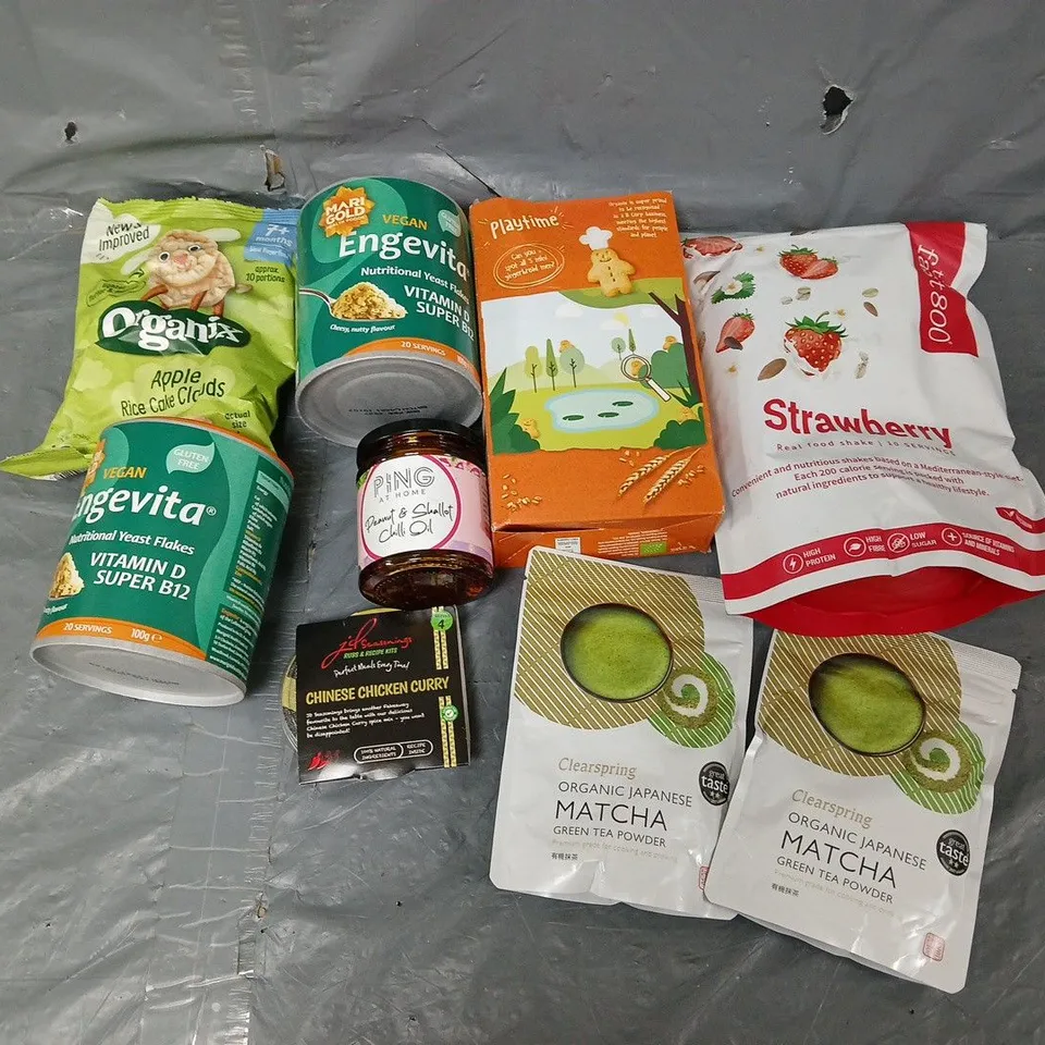 APPROXIMATELY 8 ASSORTED FOOD & DRINK ITEMS TO INCLUDE - STRAWBERRY SHAKE MIX, MATCHA POWDER, AND ENGEVITA - ETC.