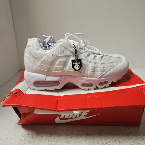 NIKE AIR MAX 95 TT WHITE TRAINERS β UK 6