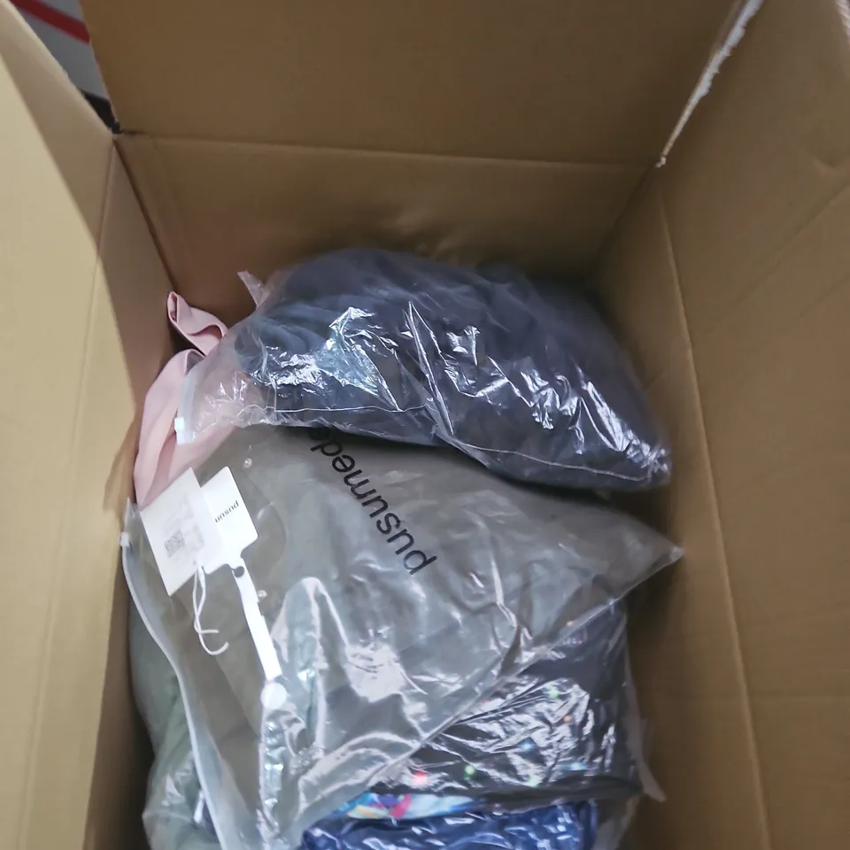 APPROXIMATELY 25 ASSORTED CLOTHING AND FASHION PRODUCTS IN VARIOUS STYLES AND SIZES - COLLECTION ONLY