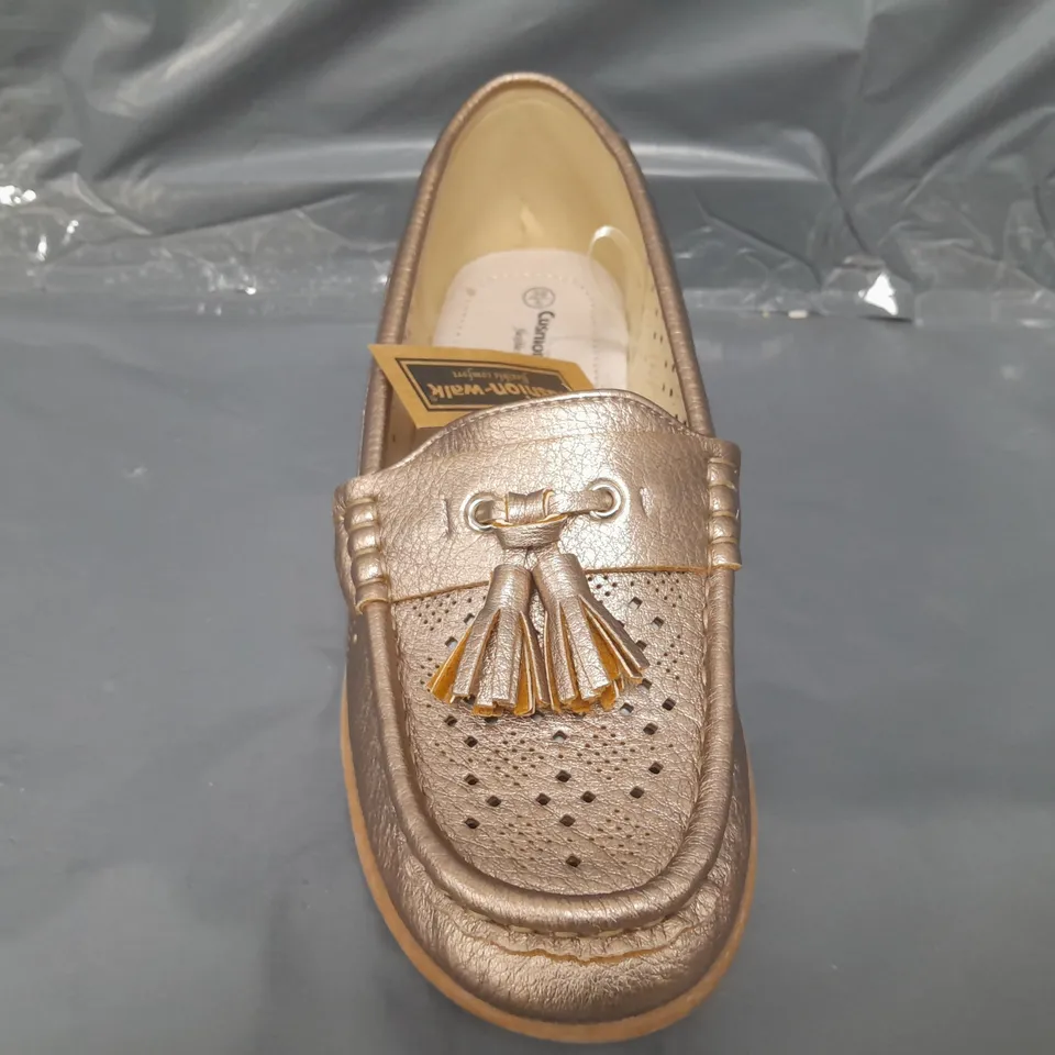 BOXED PAIR OF CUSHION-WALK SHOES IN METALLIC POLISHED COPPER COLOUR EU SIZE 39