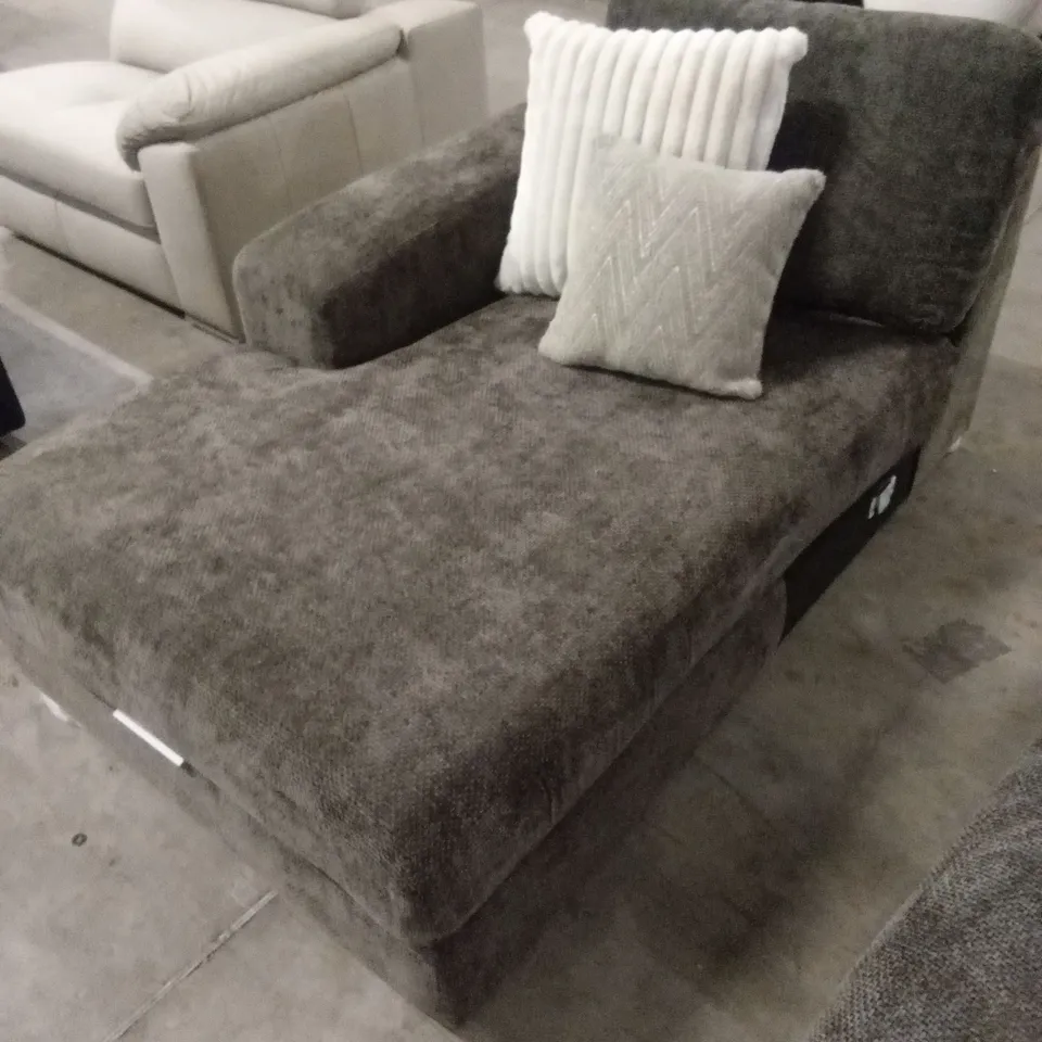 5 x ASSORTED DESIGNER SOFA PARTS