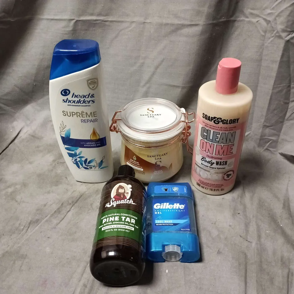 APPROXIMATELY 20 ASSORTED COSMETIC ITEMS TO INCLUDE HEAD AND SHOULDERS, SANCTUARY SPA, SOAP AND GLORY, DR SQUATCH, GILLETTE ETC