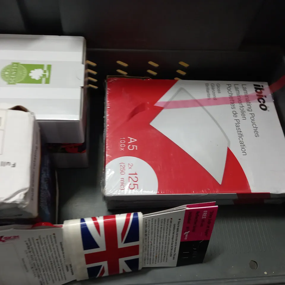 LOT OF ASSORTED HOUSEHOLD ITEMS TO INCLUDE CARBON MONOXIDE ALARM, LOCKABLE BOX AND TOTE BAG