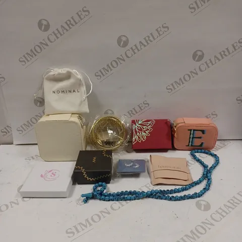 BOX TO CONTAIN APPROX. 10 X ASSORTED ITEMS OF JEWELLERY. INCLUDES BRACELETS, SMALL JEWELLERY CASES, EARRINGS ETC. BRANDS VARY 