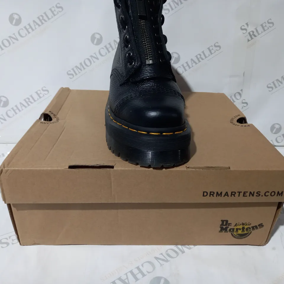 BOXED PAIR OF DR MARTENS SINCLAIR FLATFORM BOOTS IN BLACK UK SIZE 5