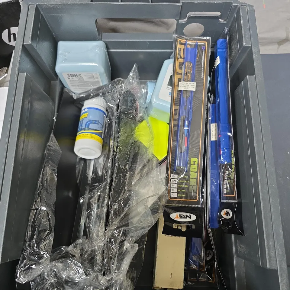 APPROXIMATELY 10 ASSORTED HOUSEHOLD ITEMS TO INCLUDE TALKING RADIO, PIPE DREDGING KIT & FISHING FLOAT ETC