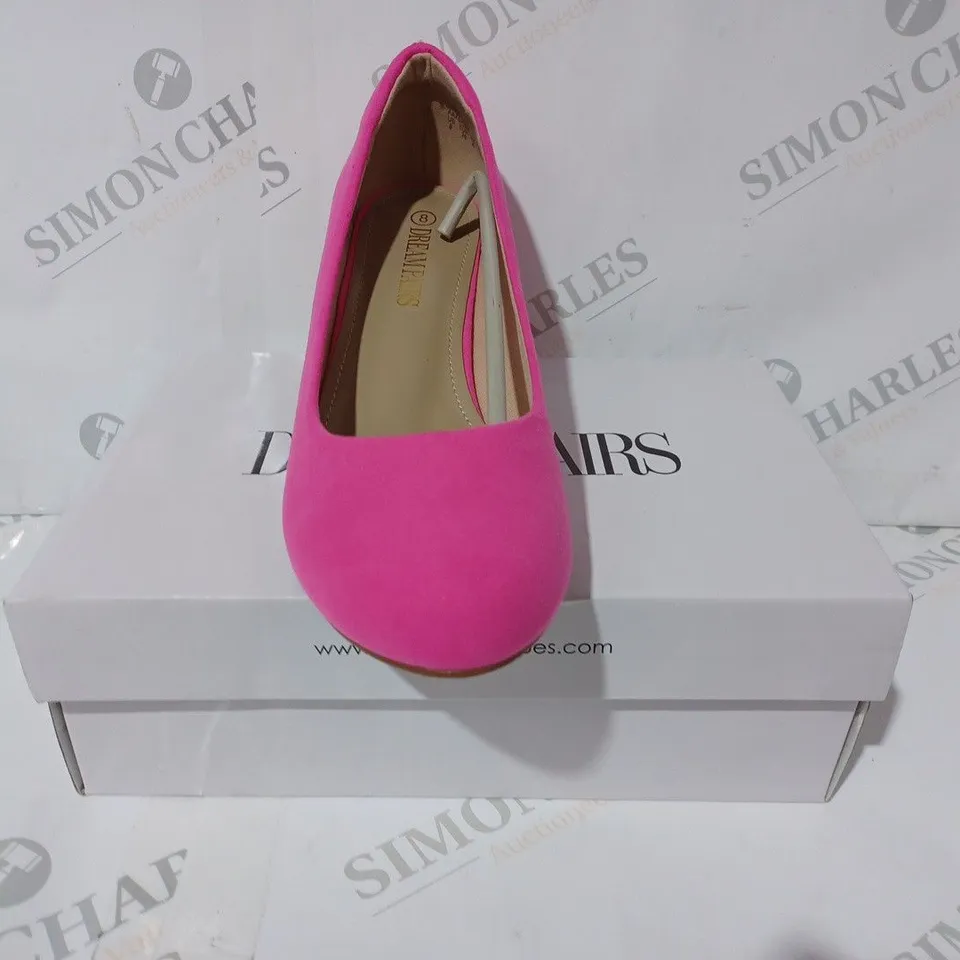 BOXED PAIR OF DREAMPAIRS CLOSED TOE LOW HEEL SLIP-ON SHOES IN PINK SIZE 8