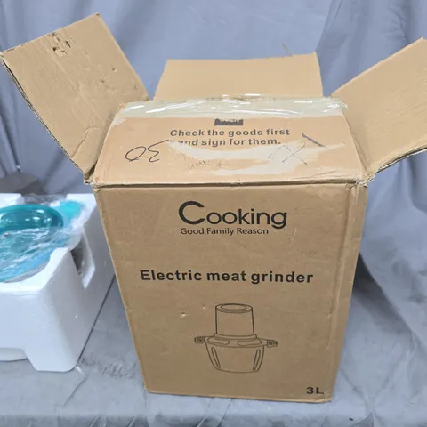 ELECTRIC MEAT GRINDER, 3L CAPACITY – TURQUOISE LID, BOXED 