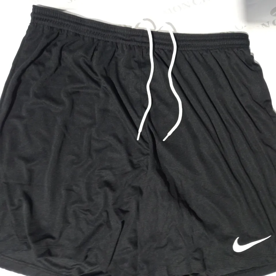 NIKE SLIM FIT SHORTS IN BLACK SIZE 2XL