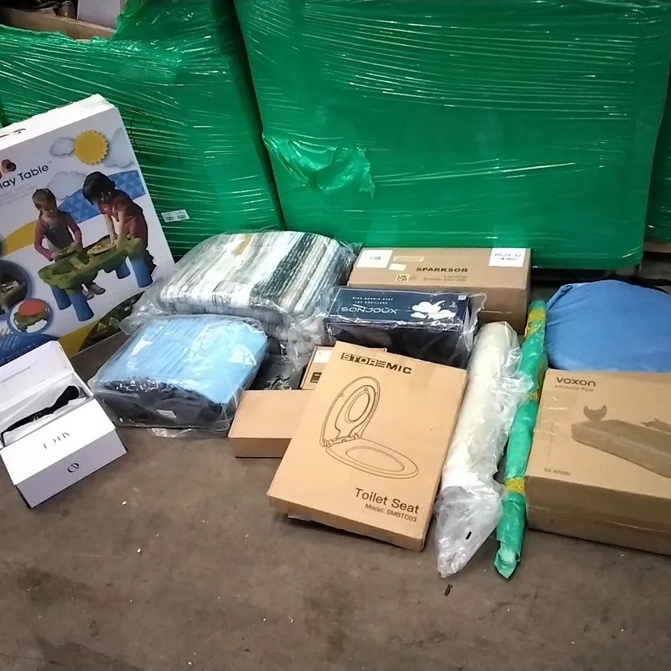 PALLET OF ASSORTED ITEMS TO INCLUDE: DOG PADDLING POOL, ALLOT FOOTWEAR, SAND N WATER PLAY TABLE, TOILET SEAT, INFLATABLE POOL ETC