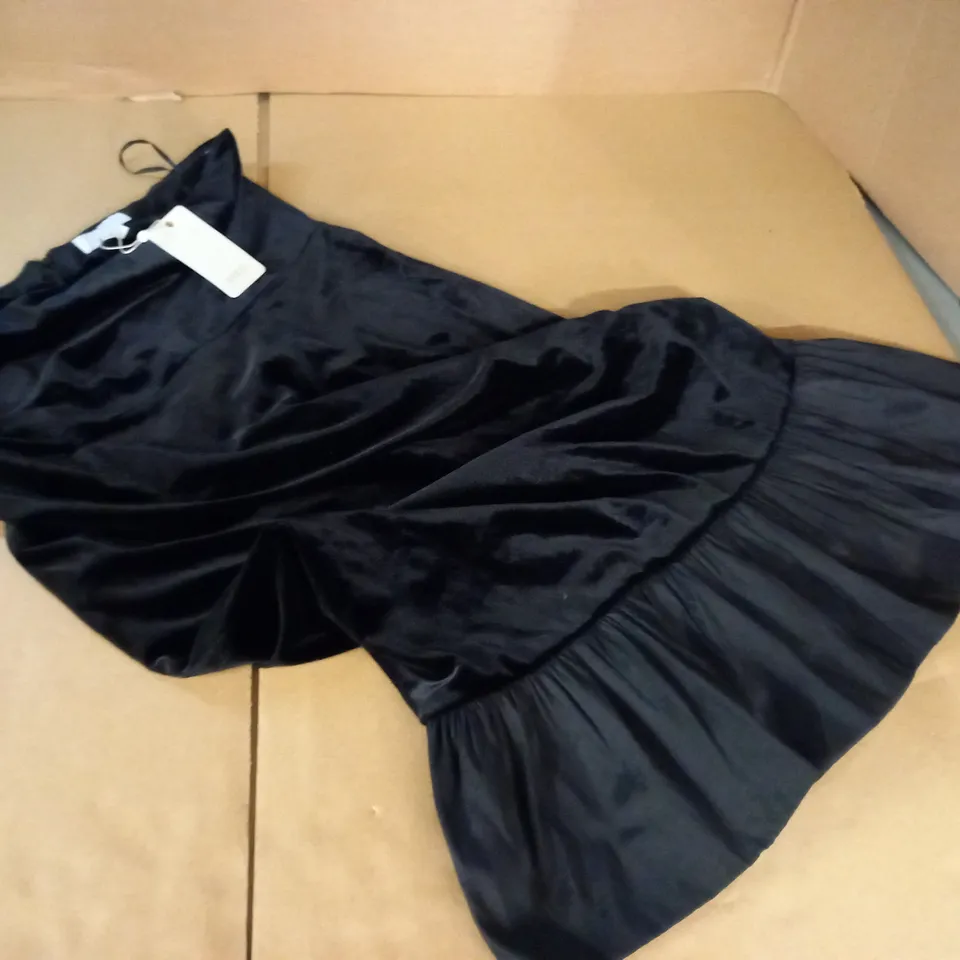 COAST TAFFETA HEM BODYCON VELVET DRESS IN BLACK - 16