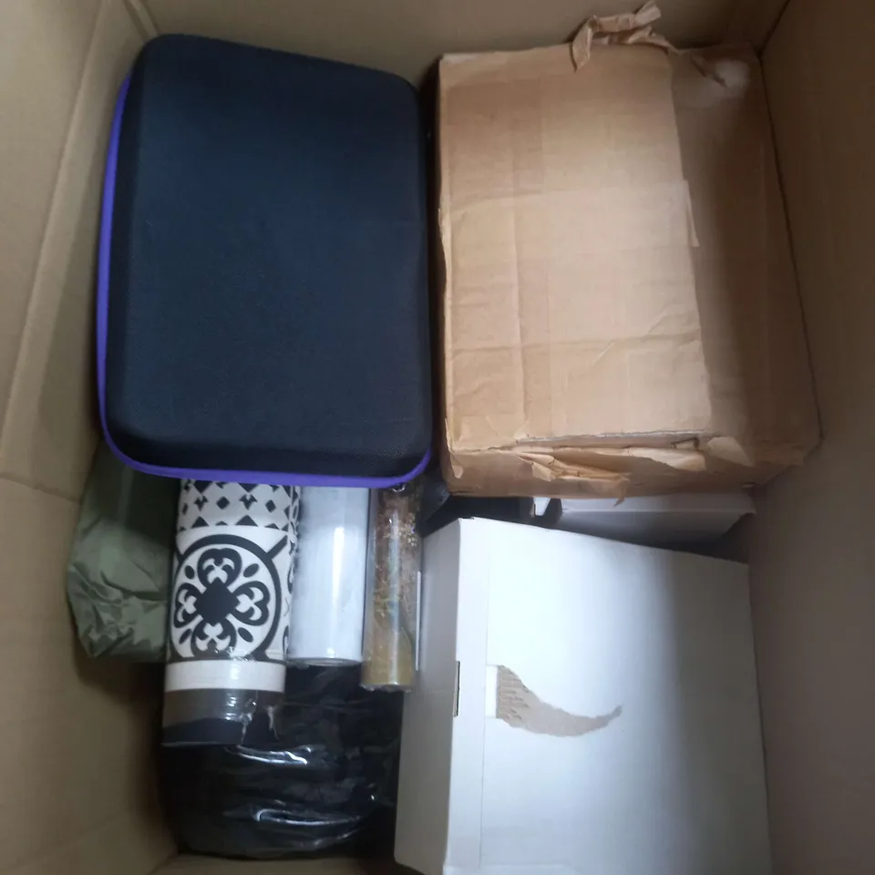 BOX OF APROXIMATELY 15 ASSORTED HOUSEHOLD ITEMS TOO INCLUDE WALLPAPER , PHOTO FRAMES , HOSEPIPES , ETC 