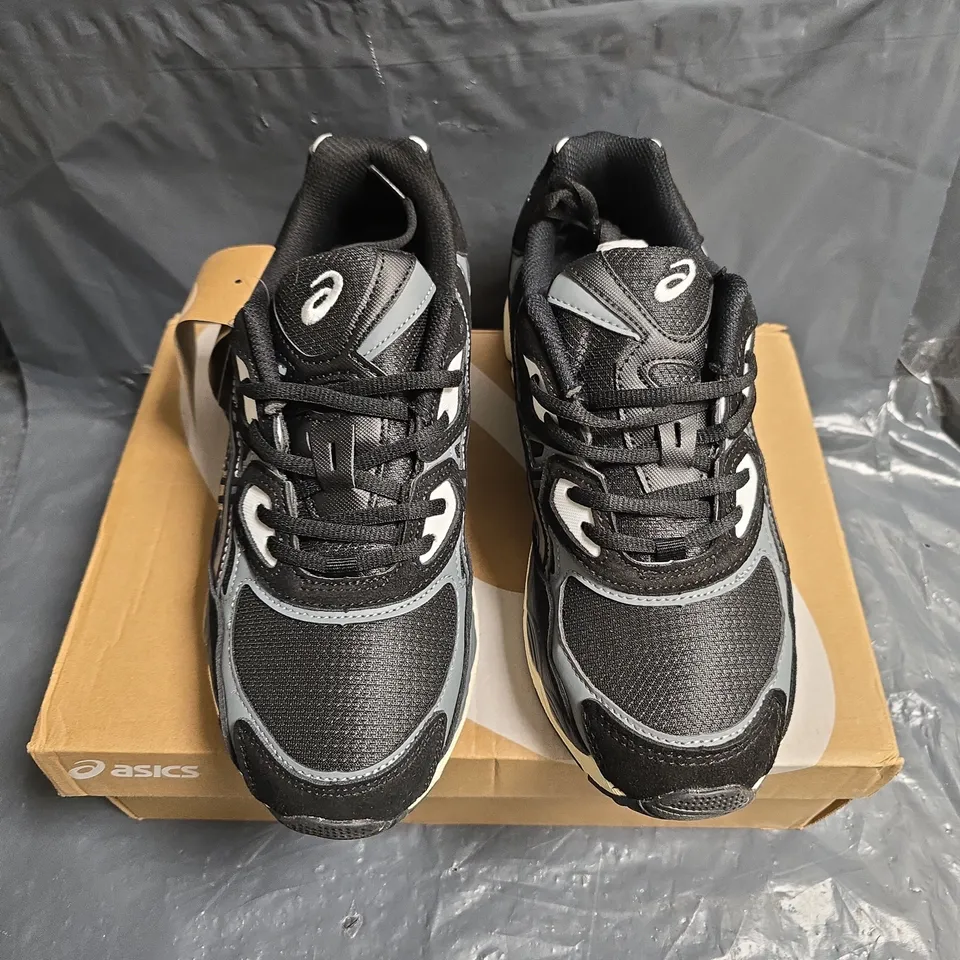ASICS RUNNING SHOES – BLACK/BLACK, UK 8 (US 9) – BOXED 