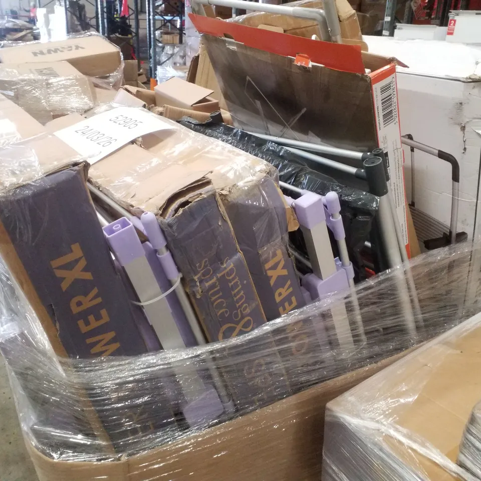 PALLET CONTAINING ASSORTED CLOTHES AIRERS