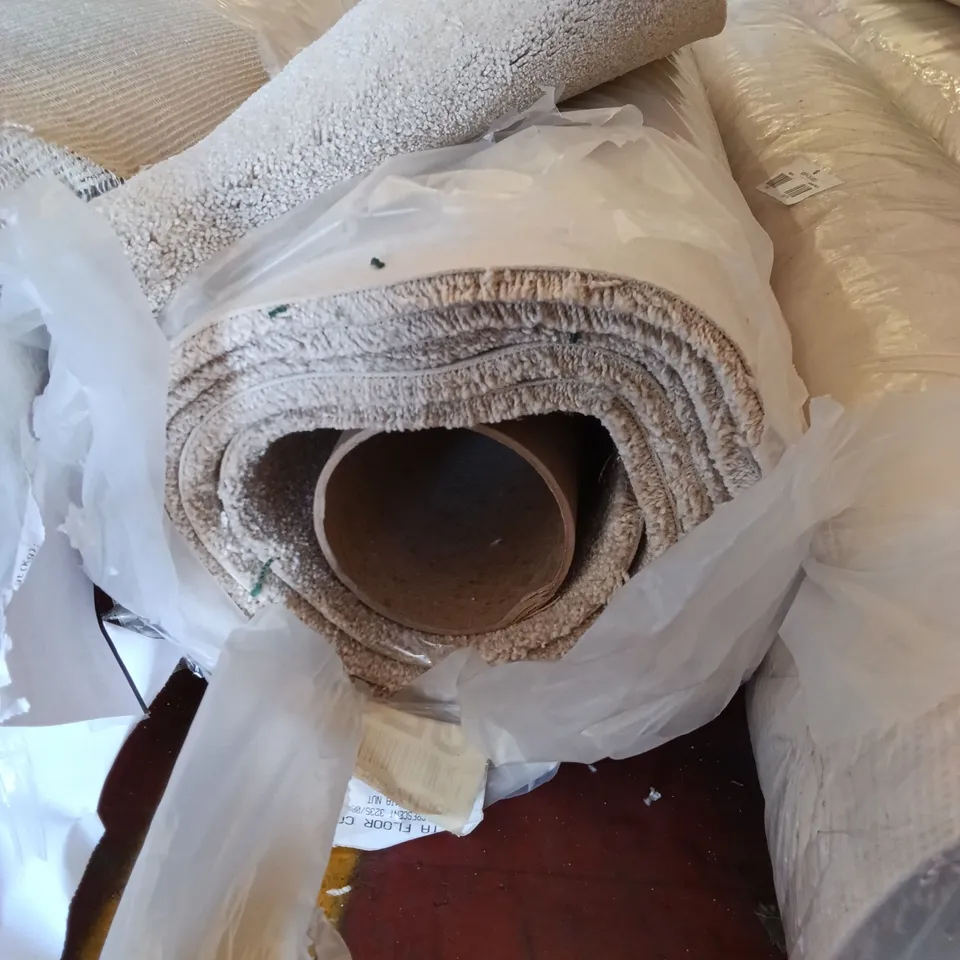ROLL OF QUALITY CRESENT CARPET // APPROX SIZE: 4.00 X 4.03m