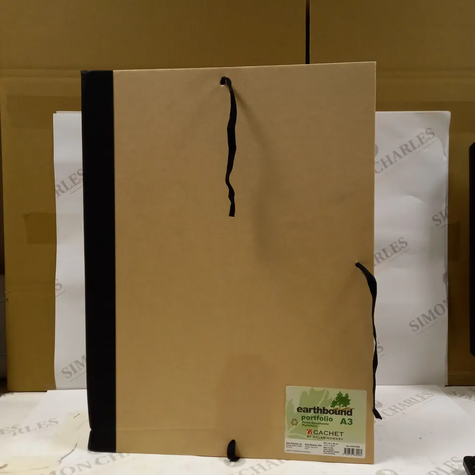 PACK OF APPROXIMATELY 10 A1 5MM THICK WHITE FOAM BOARDS AND DALER-ROWNEY A3 PORTFOLIO